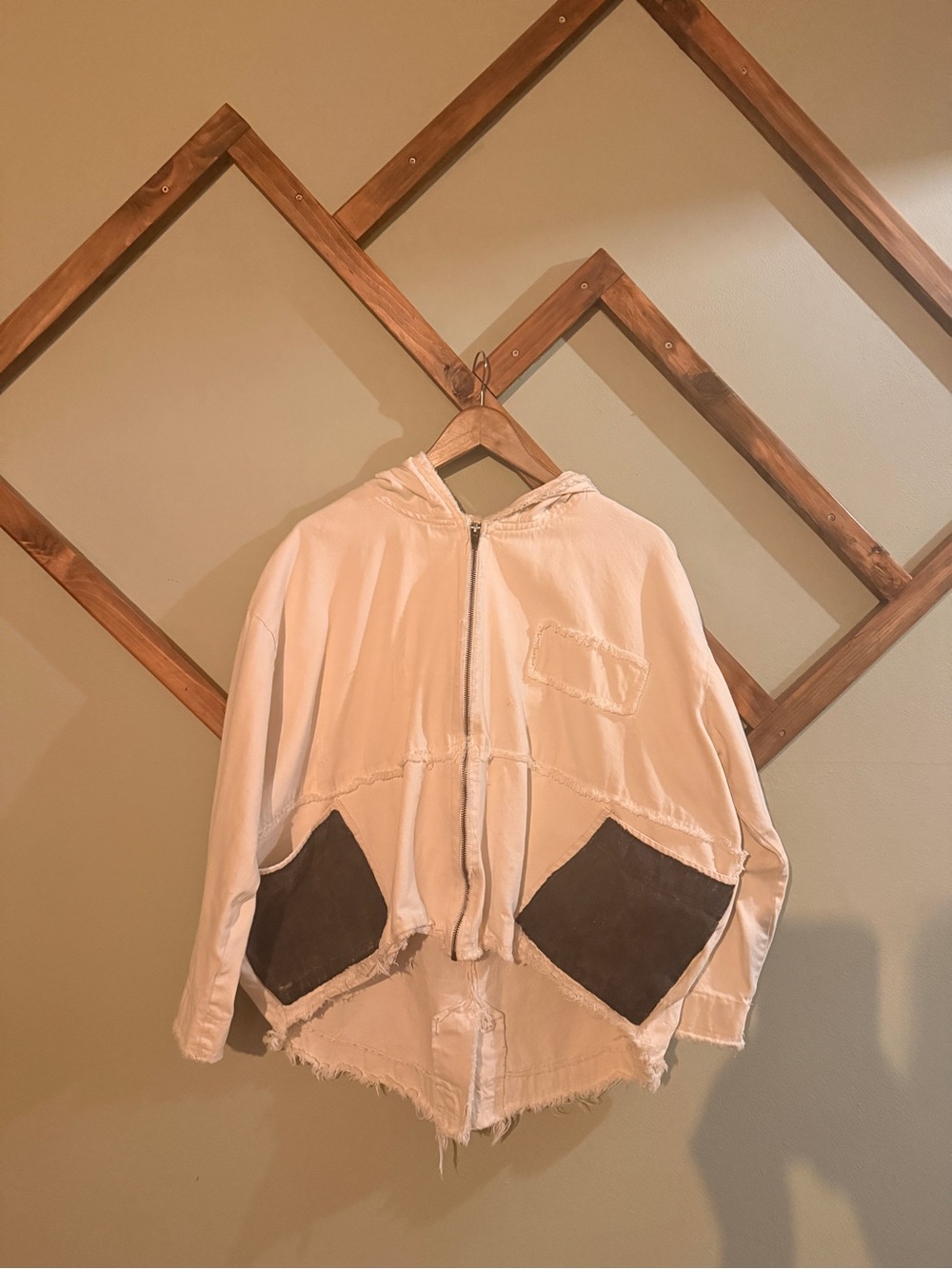 Casual Cream Hooded Utility Jacket with Contrasting Pockets